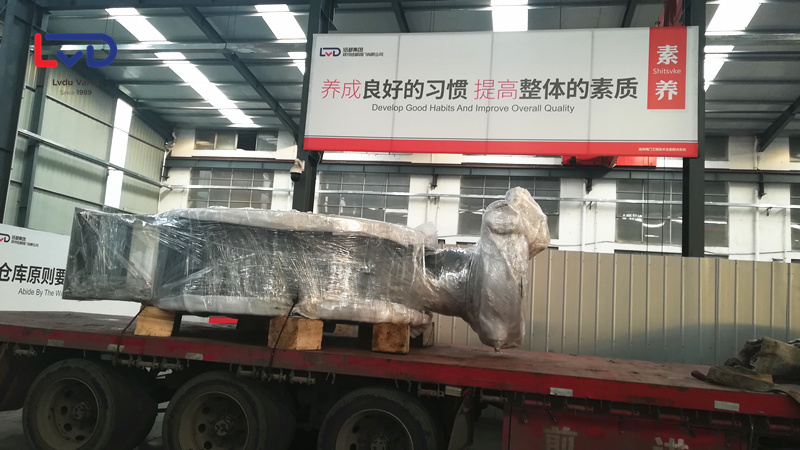 2米4電動(dòng)硬密封法蘭蝶閥迎著朝陽(yáng)出發(fā)福建漳州